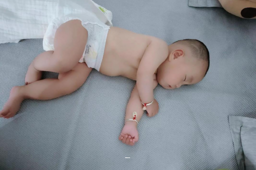 贵港宝宝总是摇头怎么回事